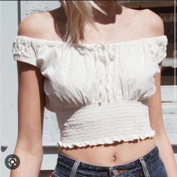 Brandy Melville Marilyn top - Picture 1 of 6